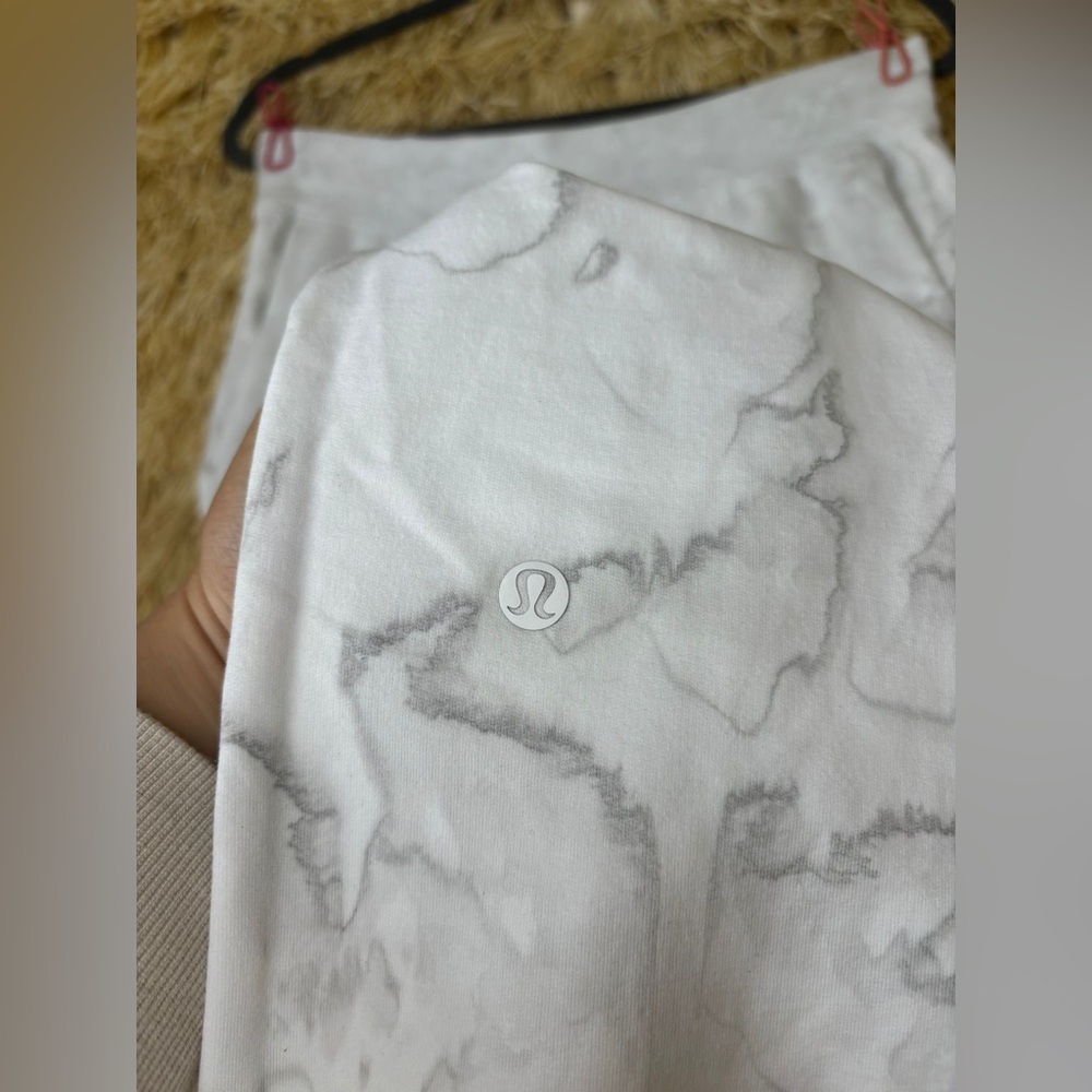 ✨PRISTINE EUC✨ Lululemon LA Sweat Pant 26" Watercolor Wash White / Stargaze- 10 - Picture 13 of 14